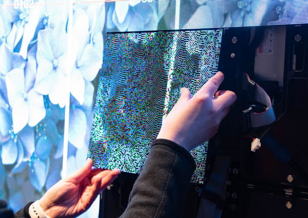 Näyttöhuolto ja vikatilat