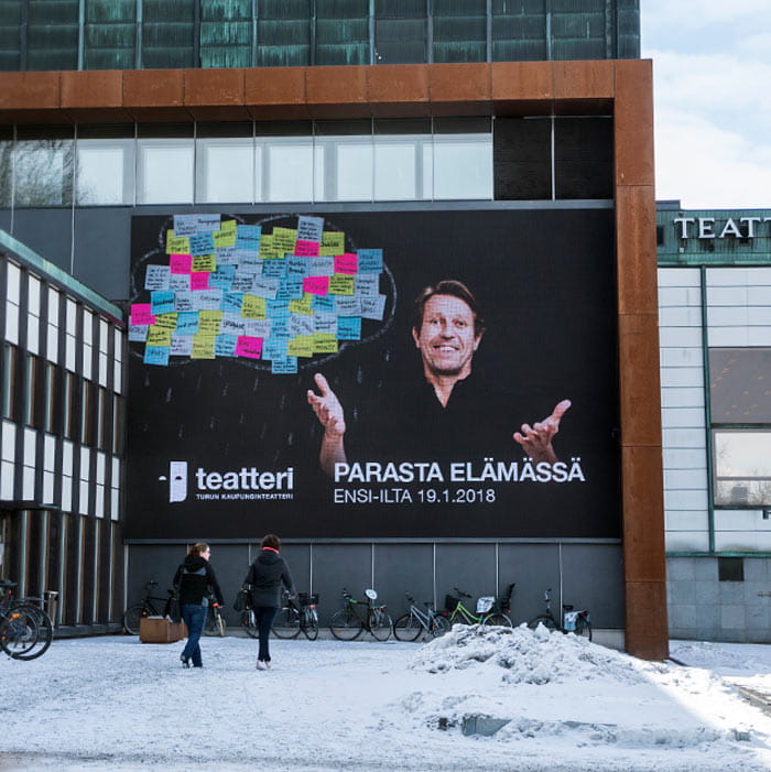 LED-seinä kokonaisuus Turun Kaupunginteatterissa