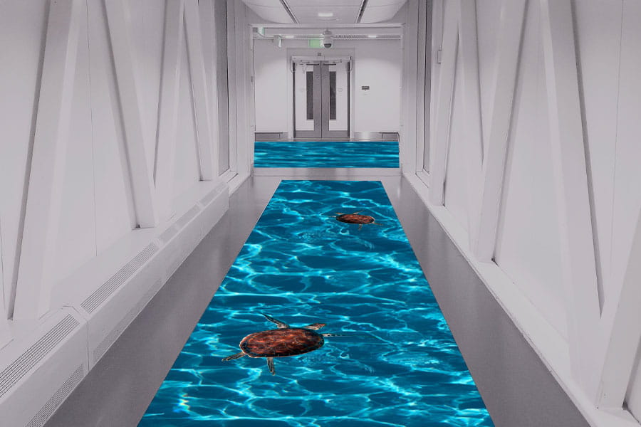 LED-lattia käytävällä.