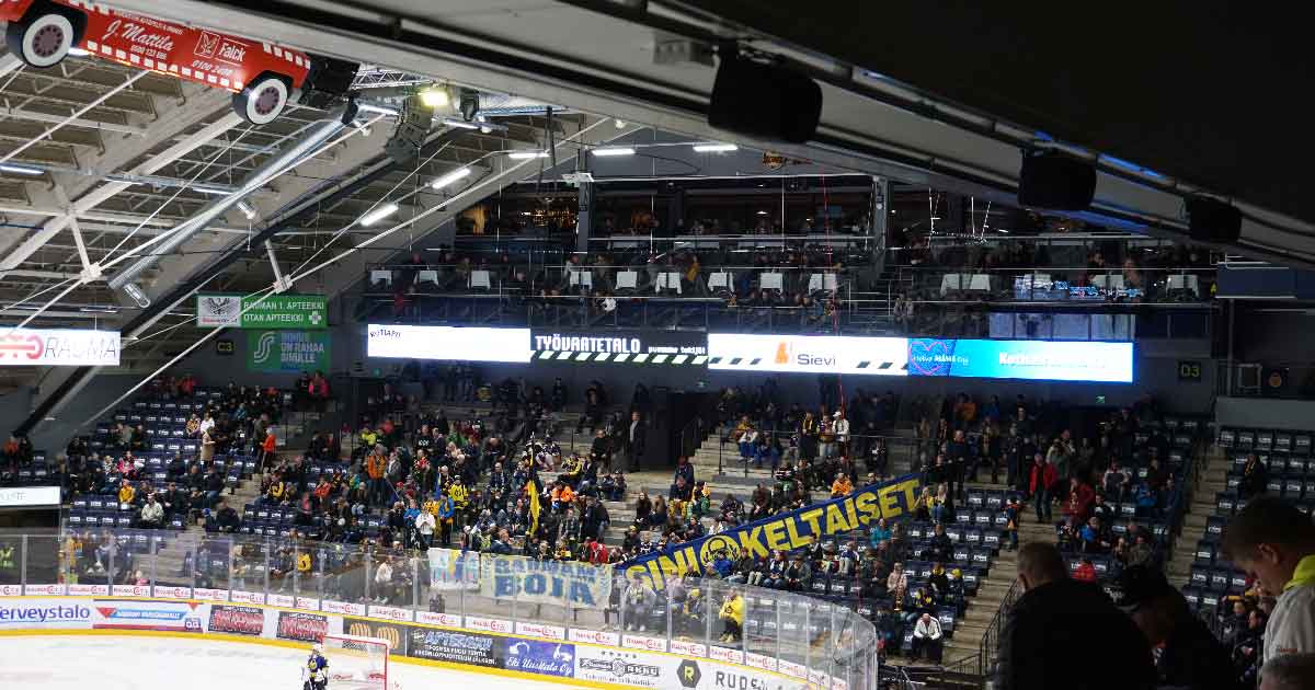 LED-laitanäyttö Kivikylän Areenalla