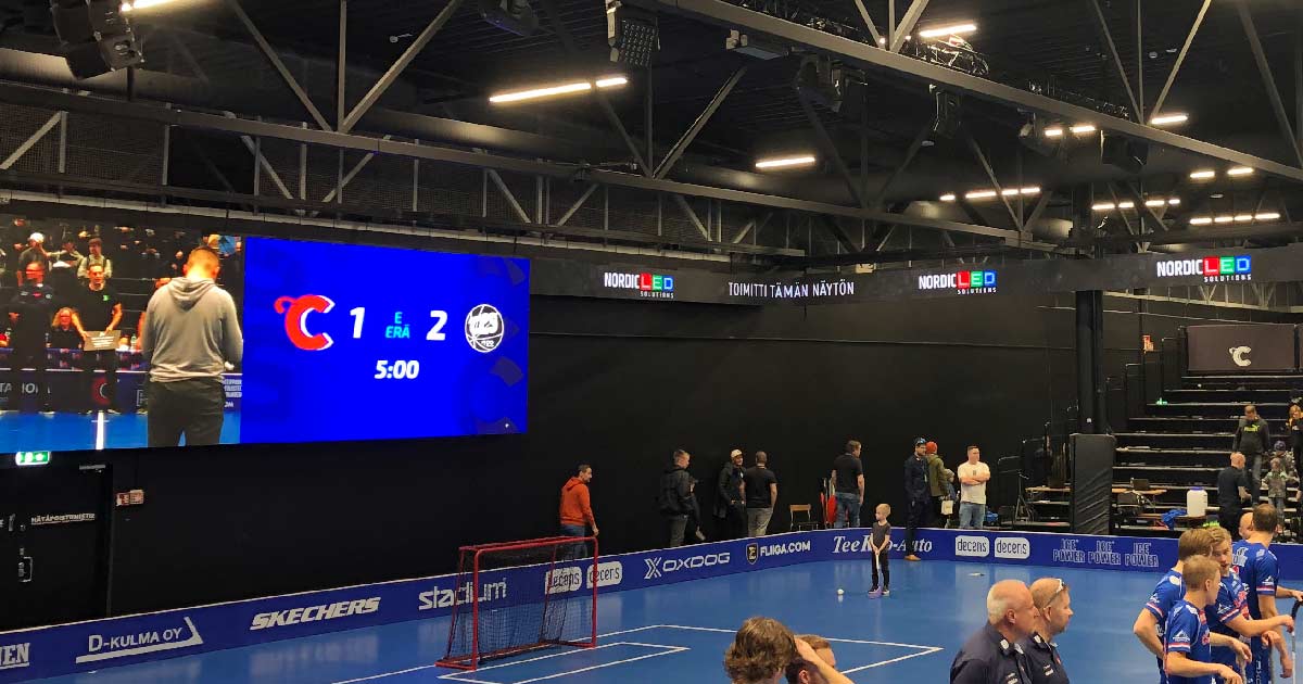 Tulostaulut pelikentällä